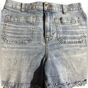 Madewell high-rise shorts frayed bottoms, size 28. Good condition. 98% cotton.